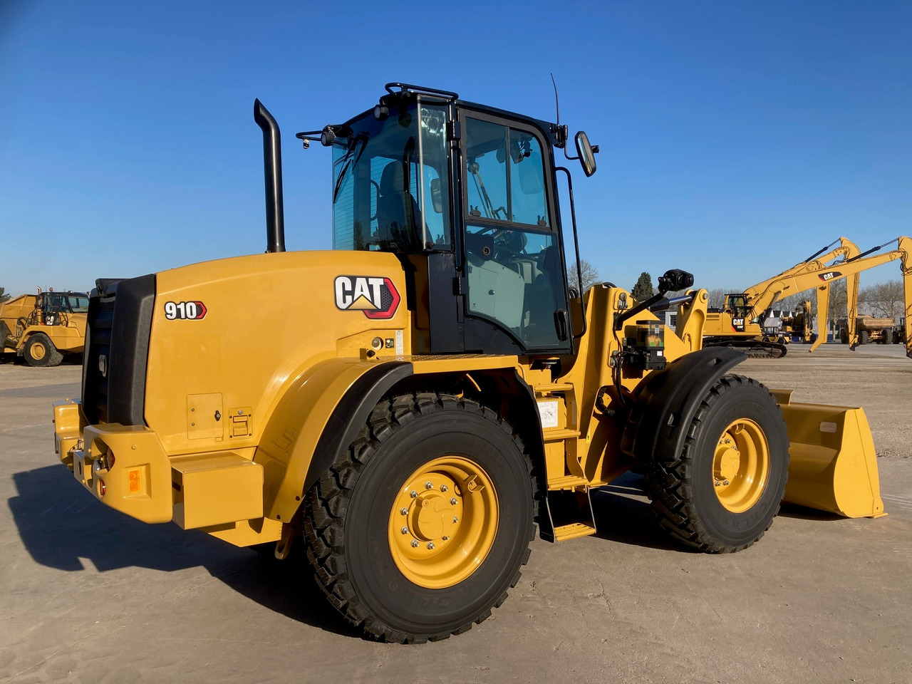 Wheel loader CATERPILLAR 910