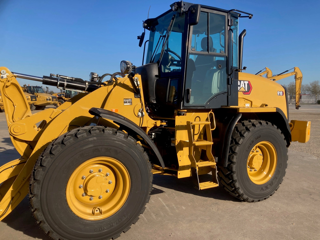 Wheel loader CATERPILLAR 910