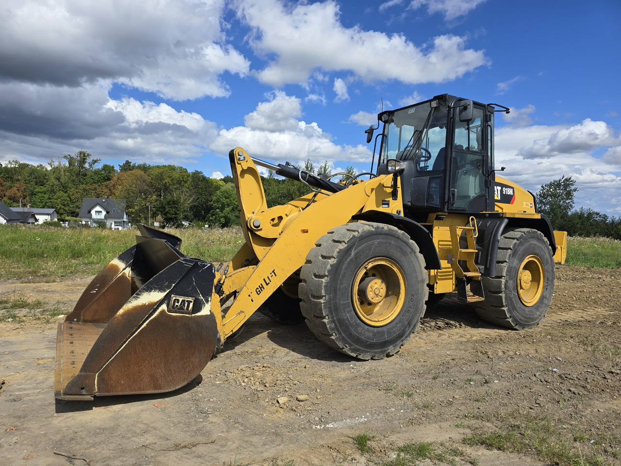 Wheel loader CATERPILLAR 918 M