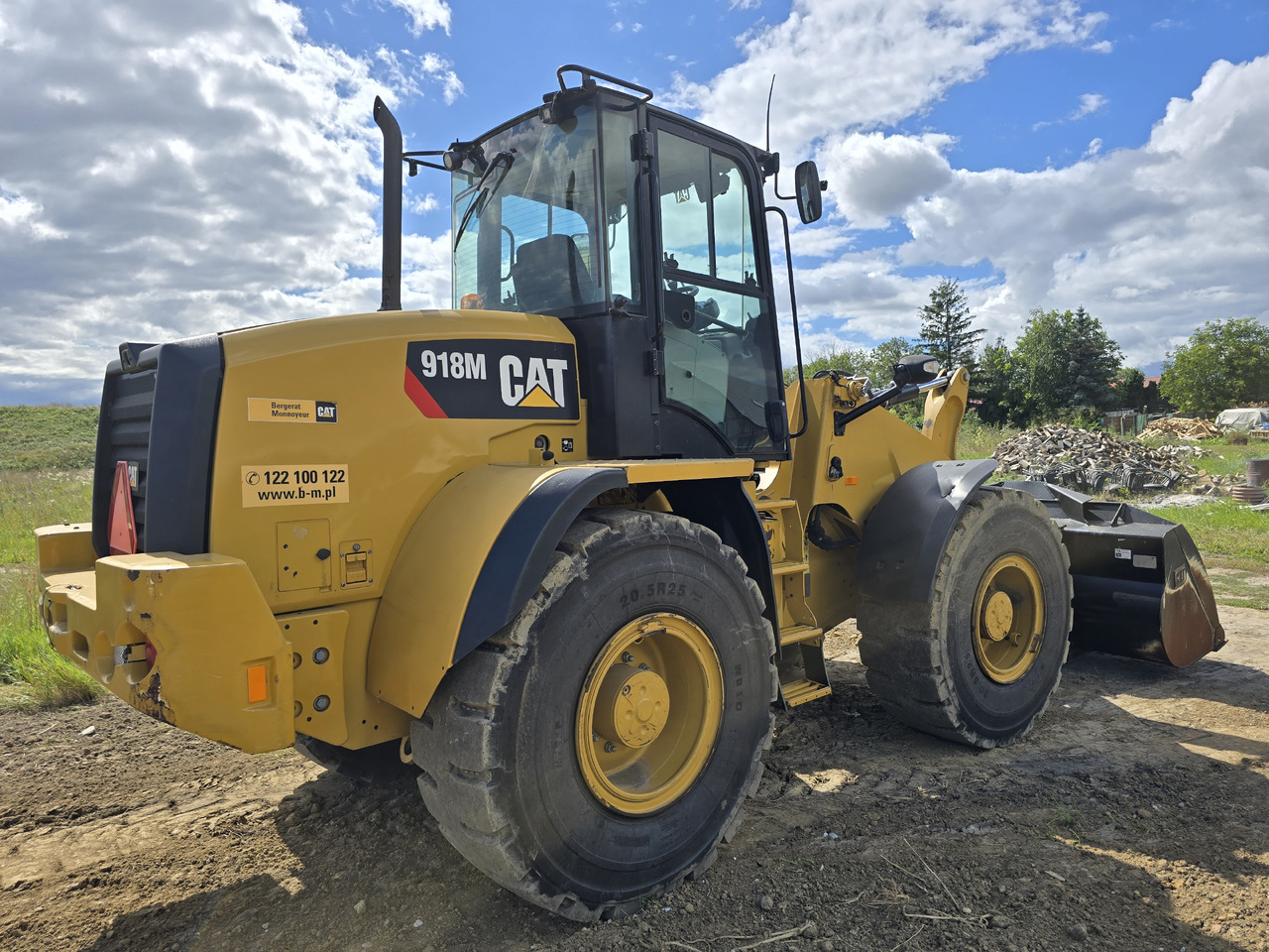 Wheel loader CATERPILLAR 918 M