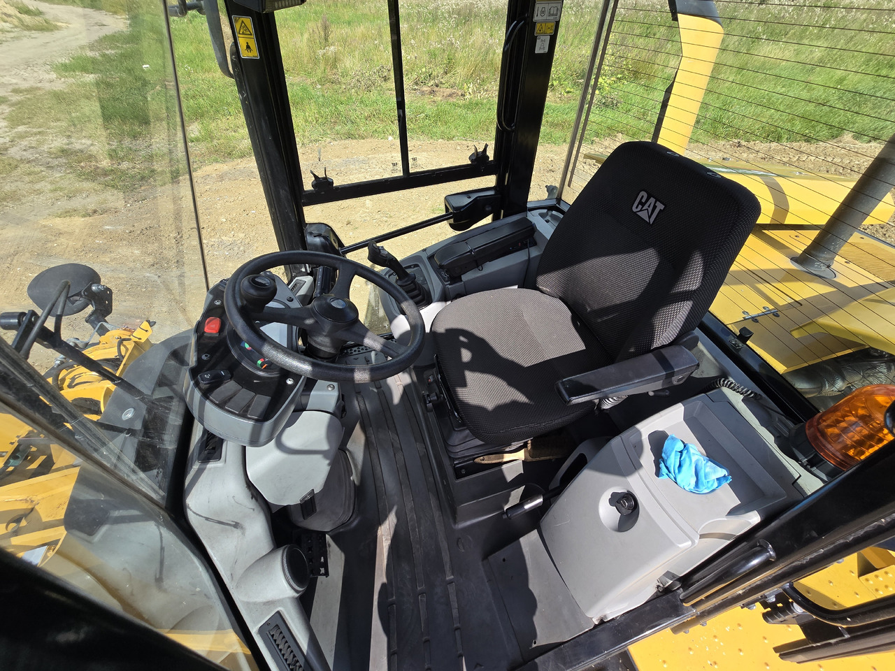 Wheel loader CATERPILLAR 918 M