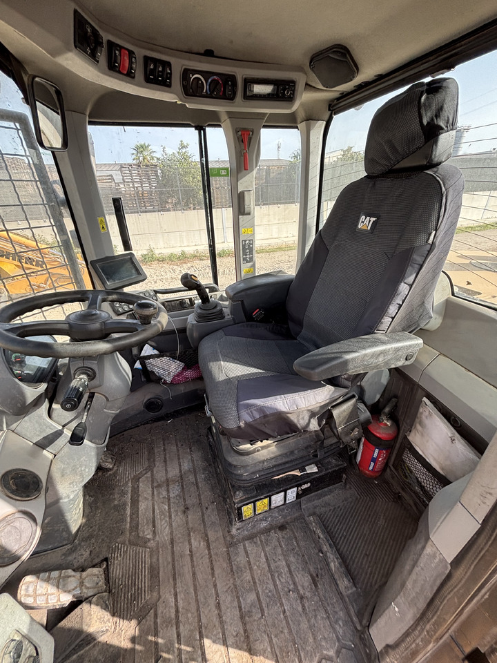 Wheel loader CATERPILLAR 926M