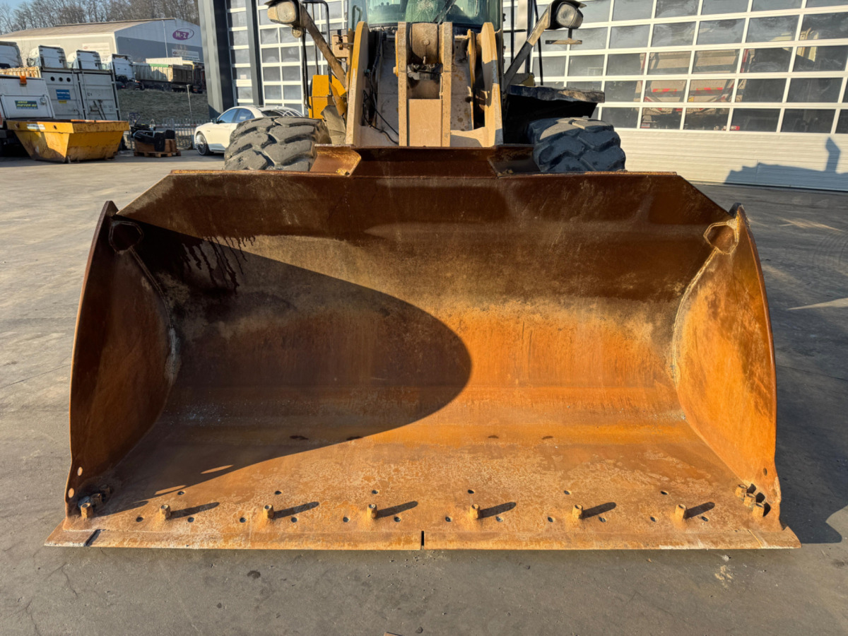 Wheel loader CATERPILLAR 950M