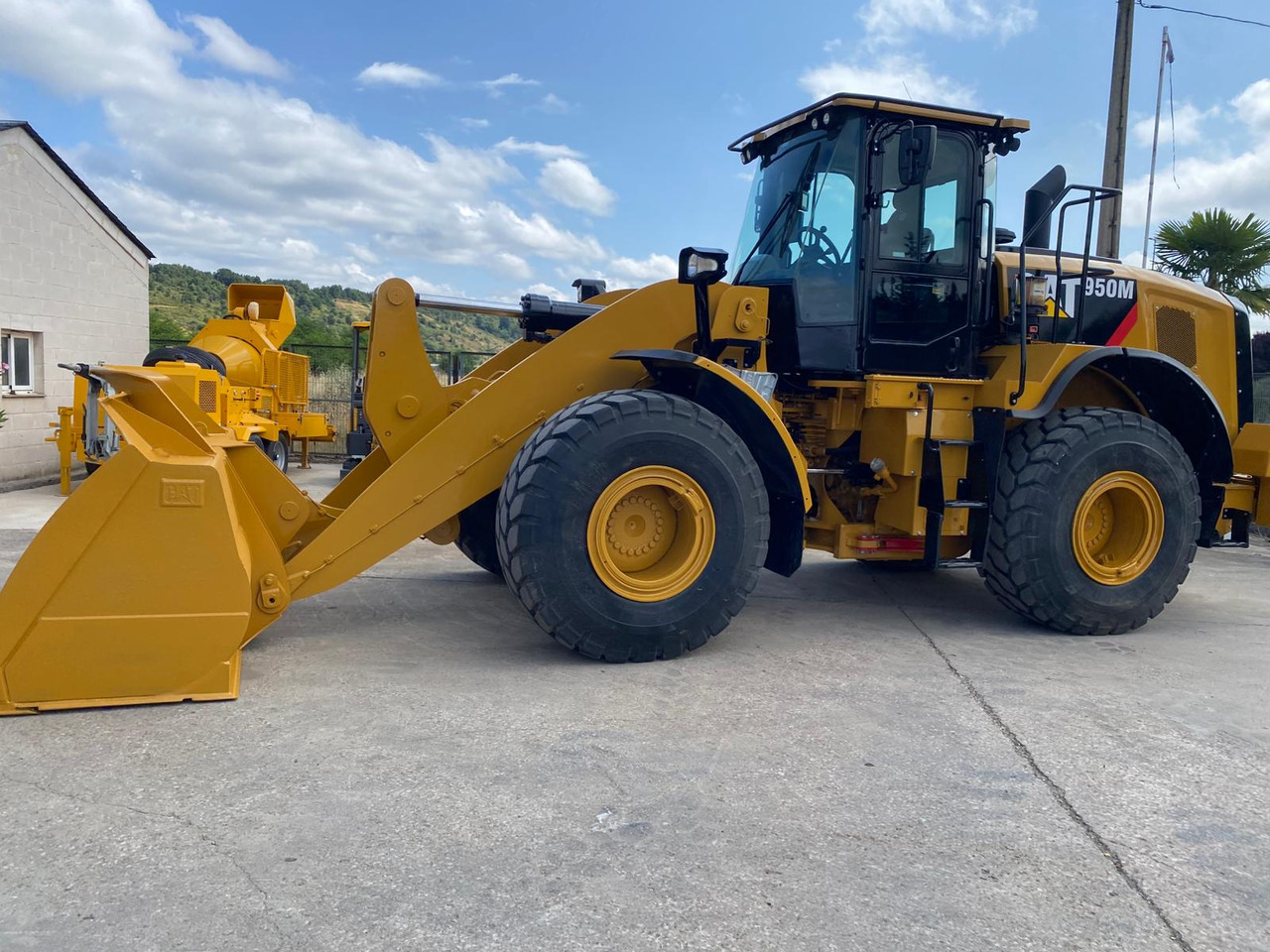 Wheel loader CATERPILLAR 950 M