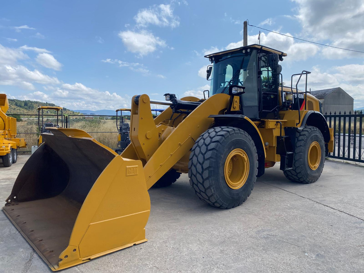 Wheel loader CATERPILLAR 950 M