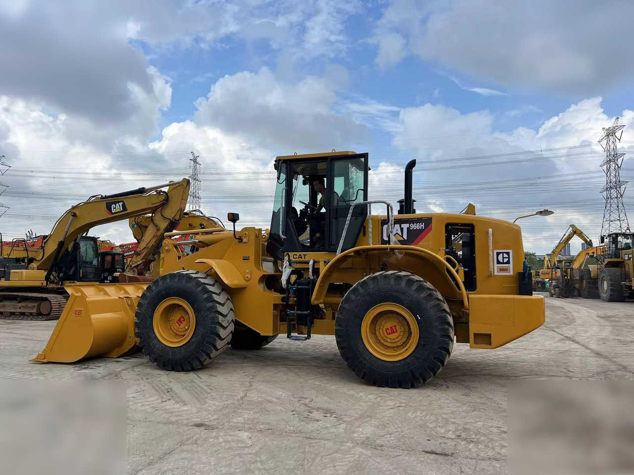 Wheel loader CATERPILLAR 966H
