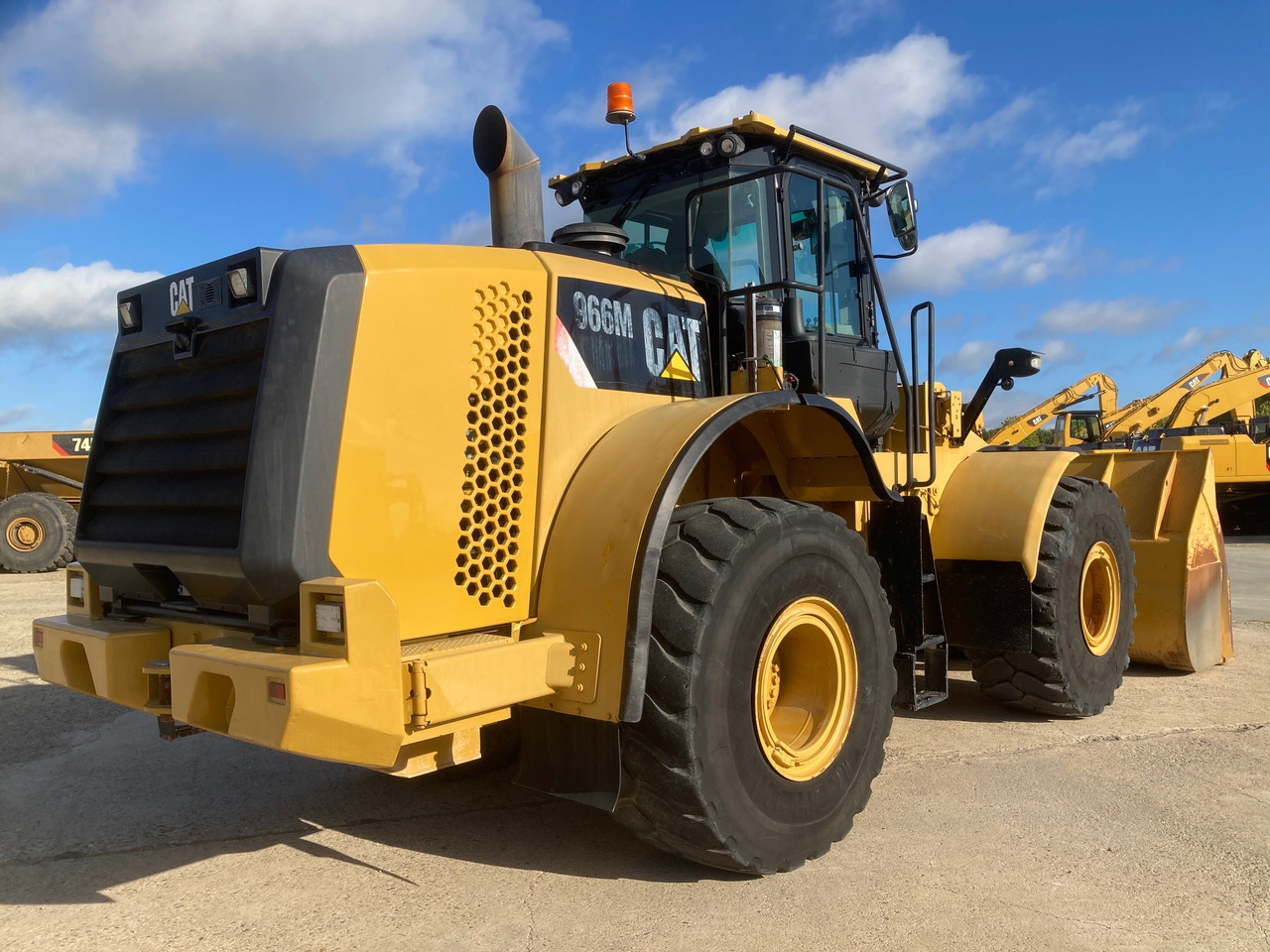 Wheel loader CATERPILLAR 966M