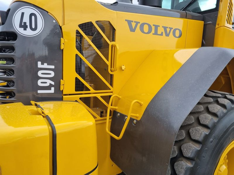 Wheel loader CATERPILLAR L90F