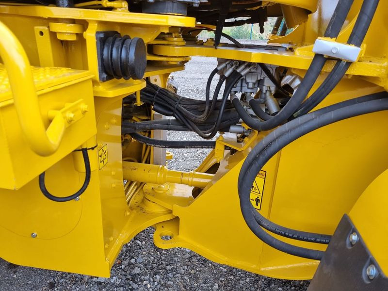 Wheel loader CATERPILLAR L90F