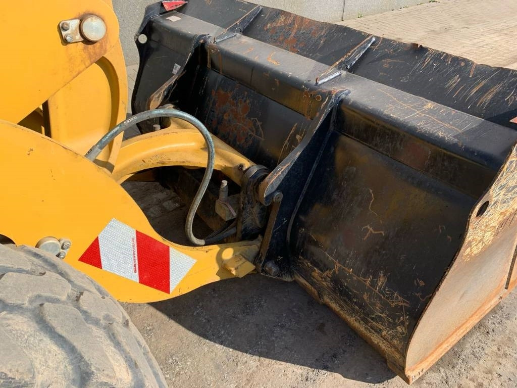 Wheel loader CAT 906