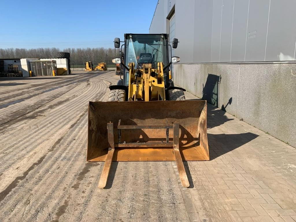 Wheel loader CAT 906