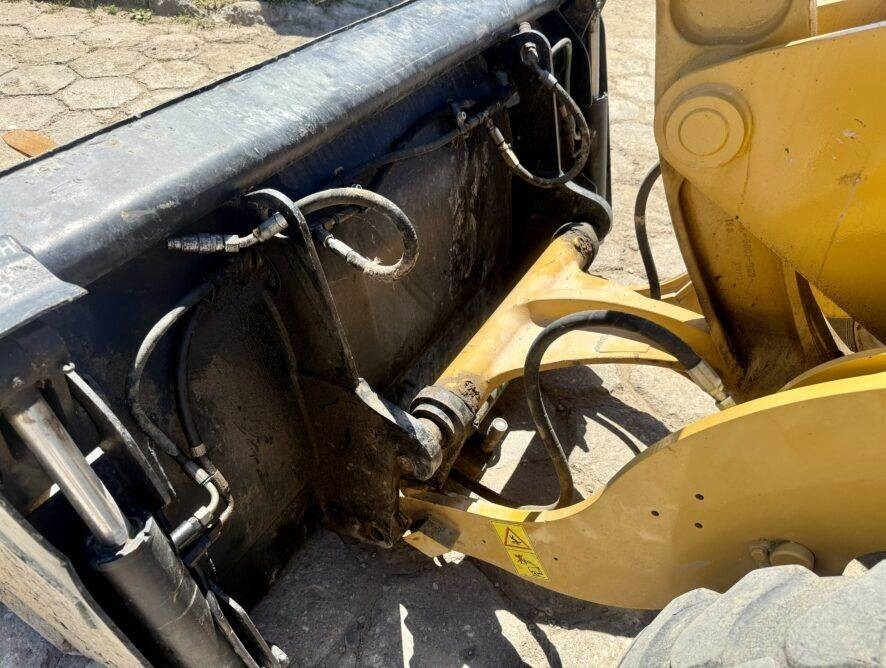 Wheel loader CAT 906H
