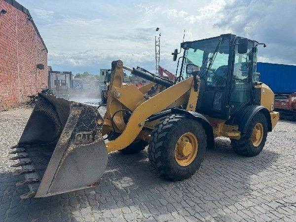Wheel loader CAT 906M