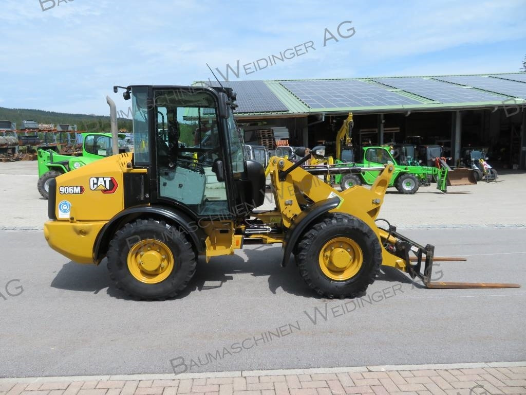 Wheel loader CAT 906M