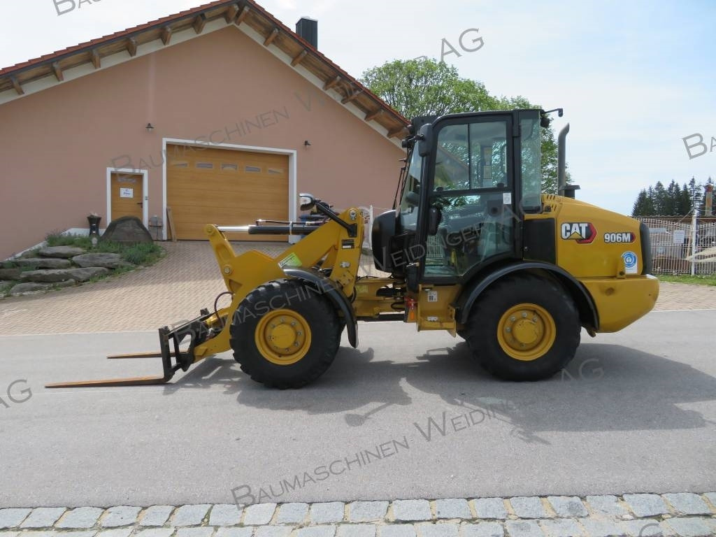 Wheel loader CAT 906M