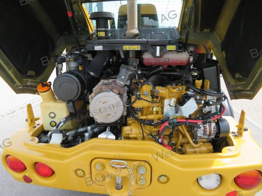 Wheel loader CAT 906M