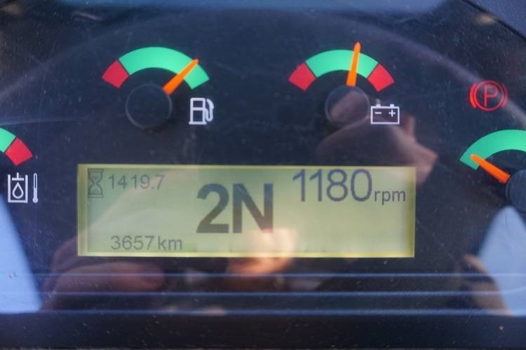 Wheel loader CAT 906M