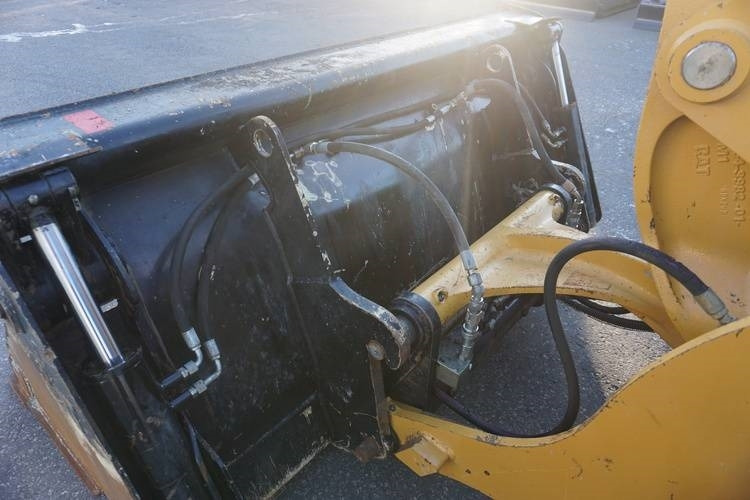 Wheel loader CAT 906M