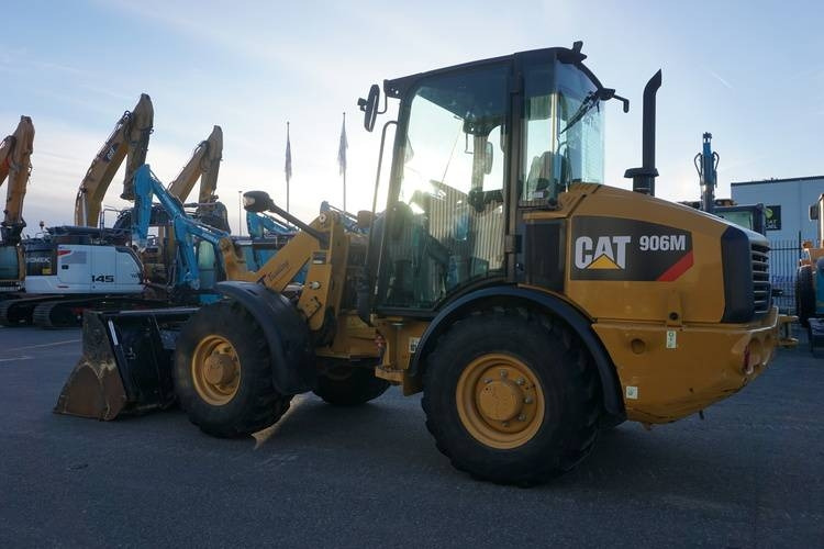 Wheel loader CAT 906M