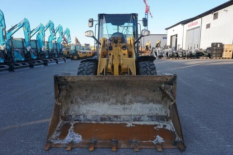 Wheel loader CAT 906M