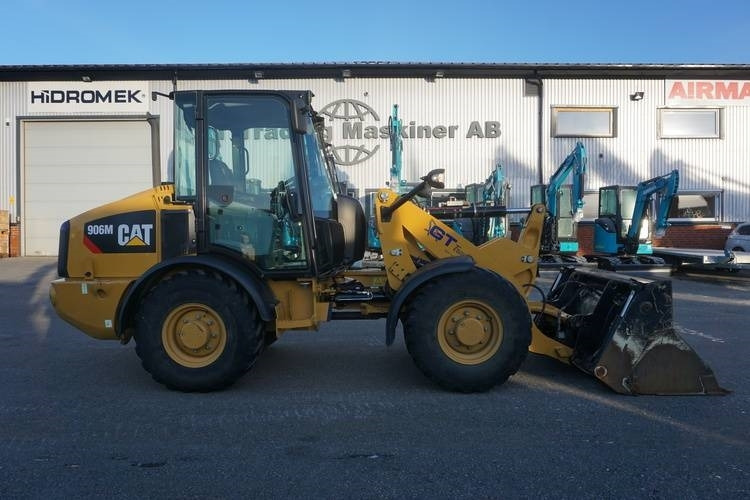 Wheel loader CAT 906M