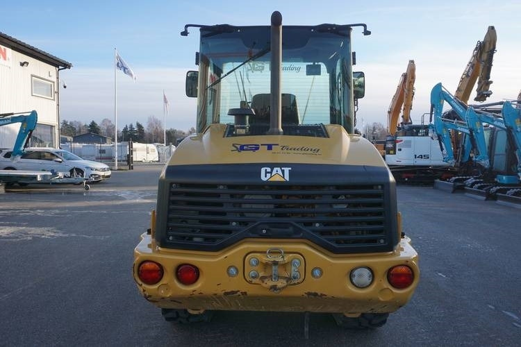Wheel loader CAT 906M