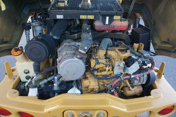 Wheel loader CAT 906M