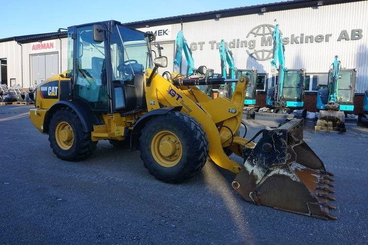 Wheel loader CAT 906M