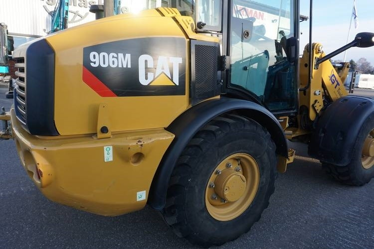 Wheel loader CAT 906M