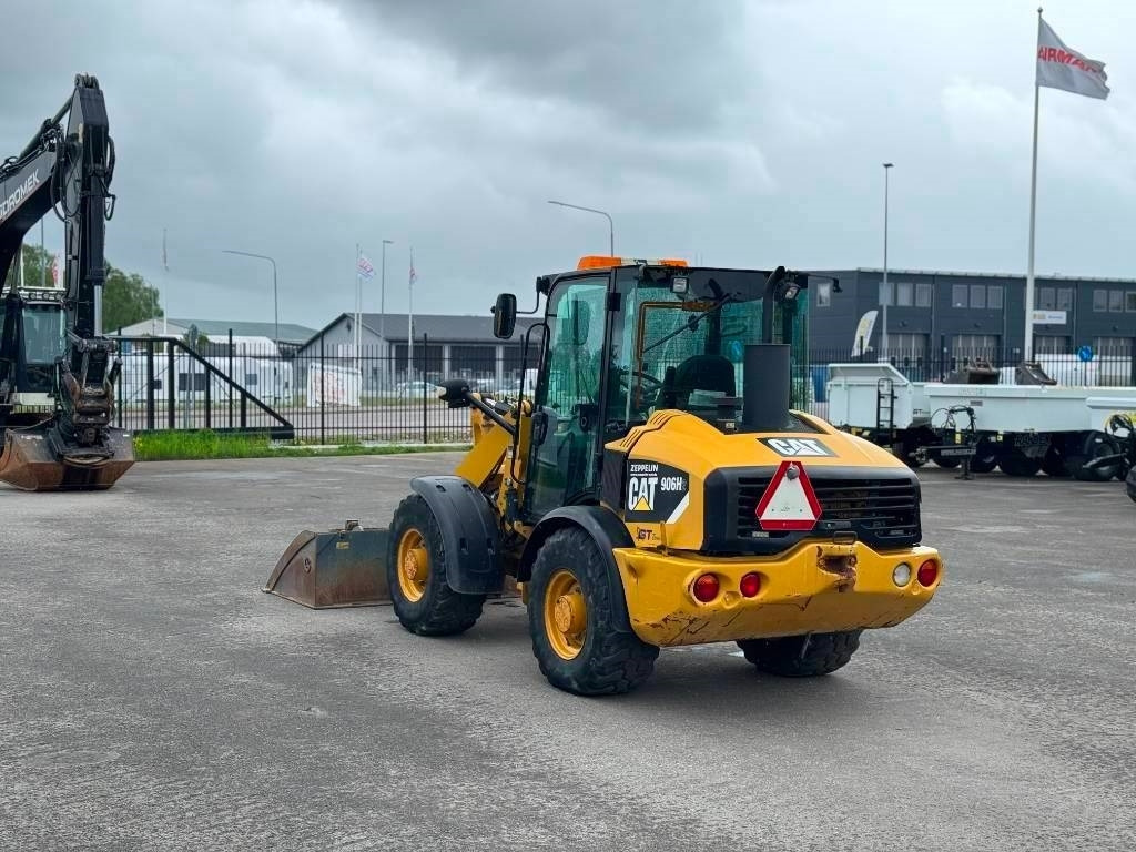 Wheel loader CAT 906 H