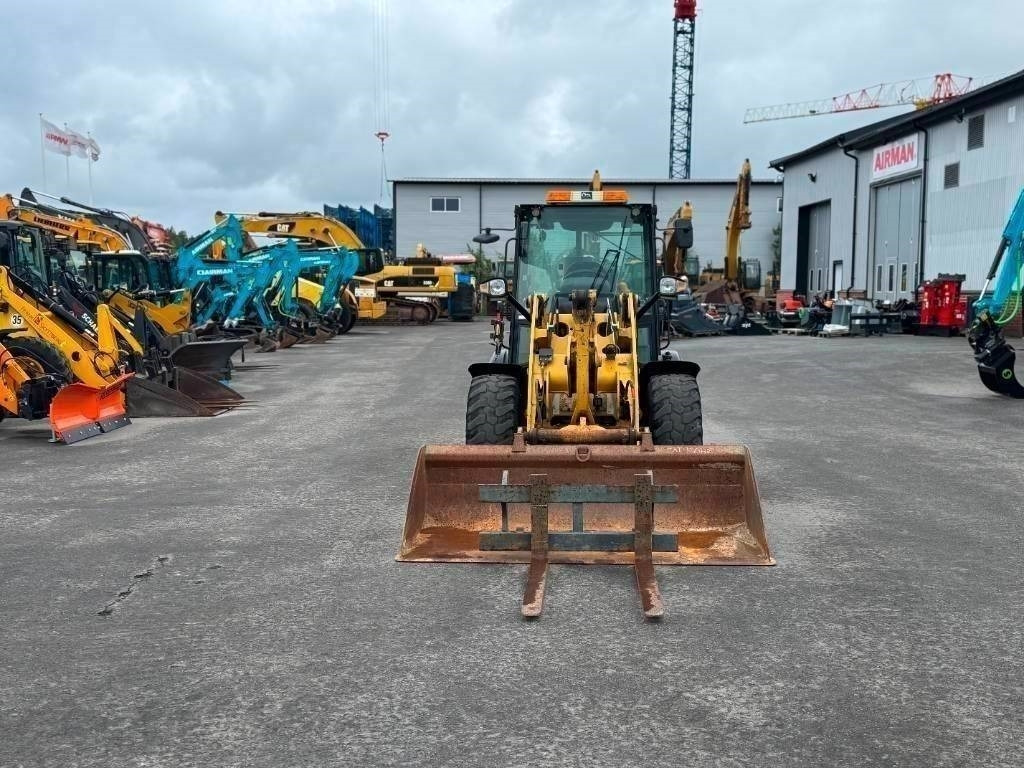 Wheel loader CAT 906 H 2