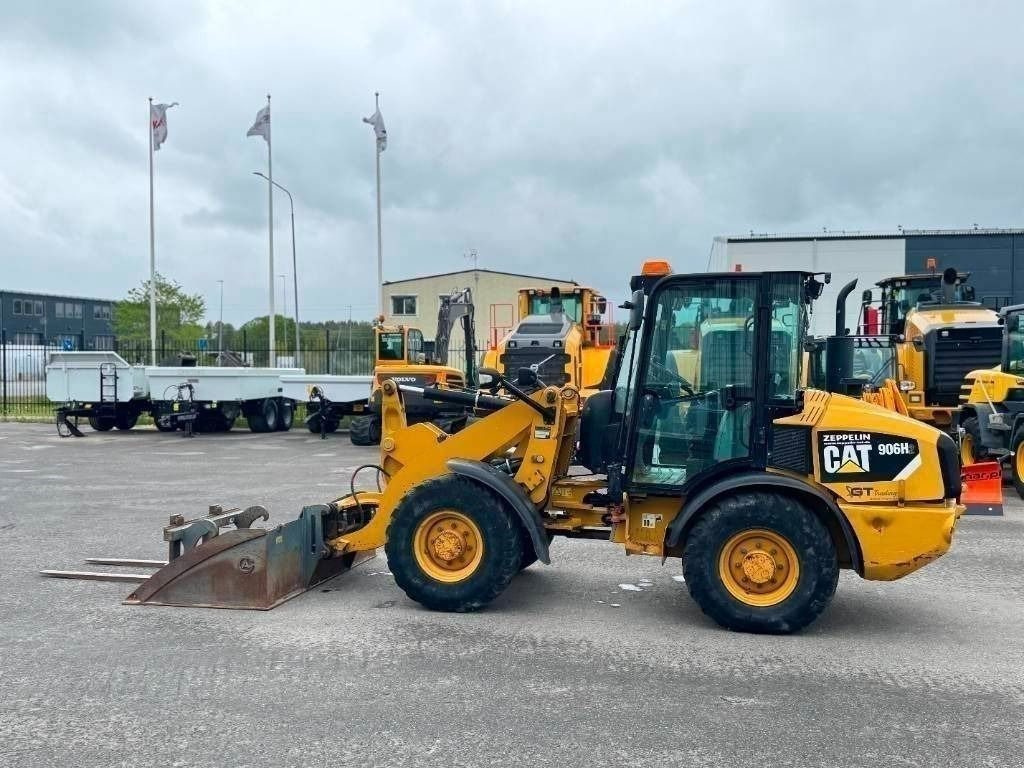 Wheel loader CAT 906 H 2