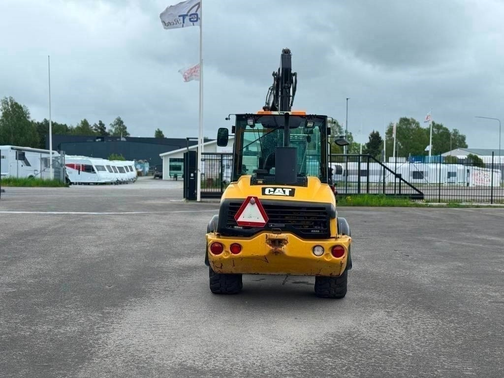 Wheel loader CAT 906 H 2