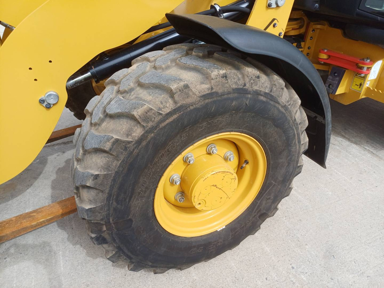 Wheel loader CAT 906 M