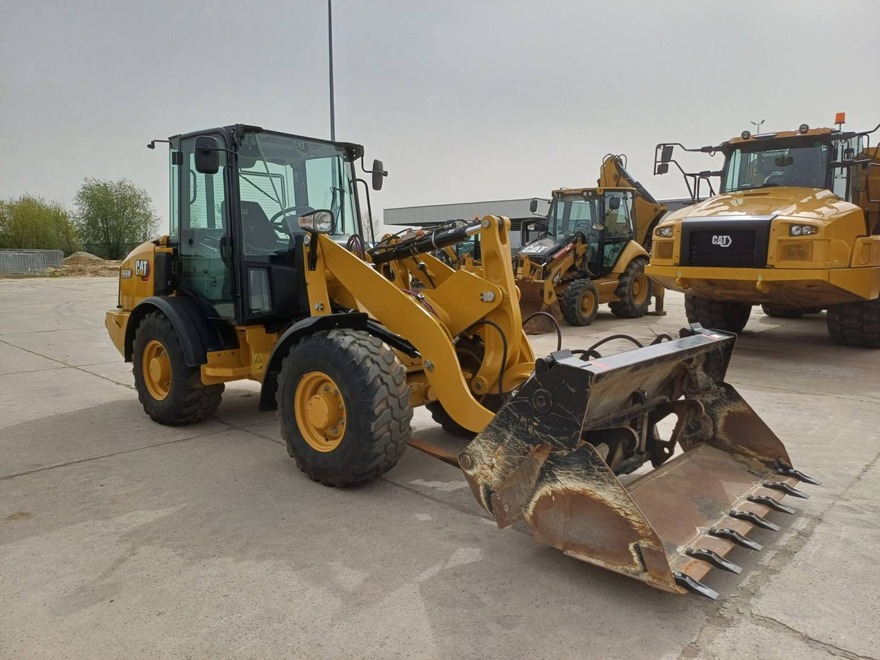 Wheel loader CAT 906 M