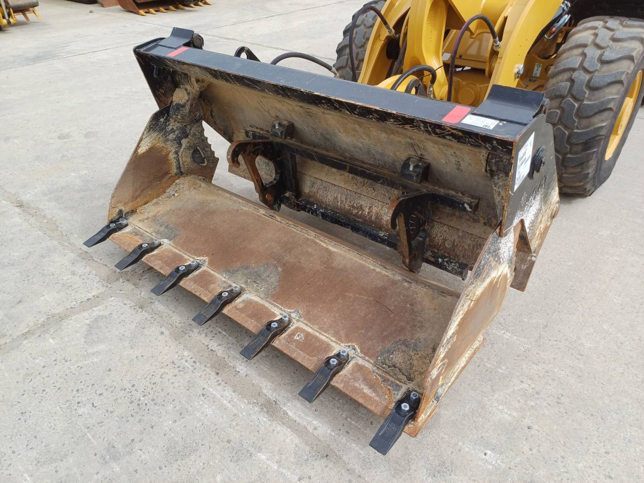 Wheel loader CAT 906 M