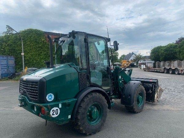 Wheel loader CAT 906 M