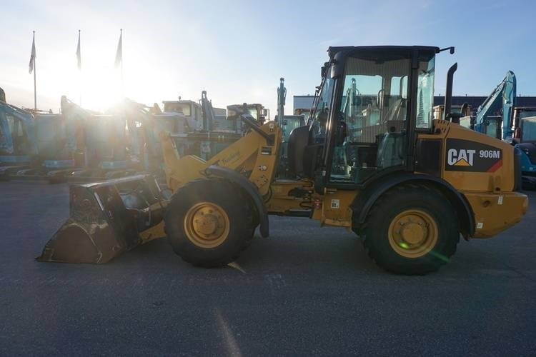 Wheel loader CAT 906 M