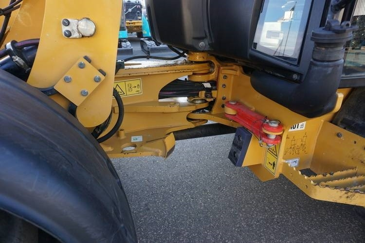 Wheel loader CAT 906 M