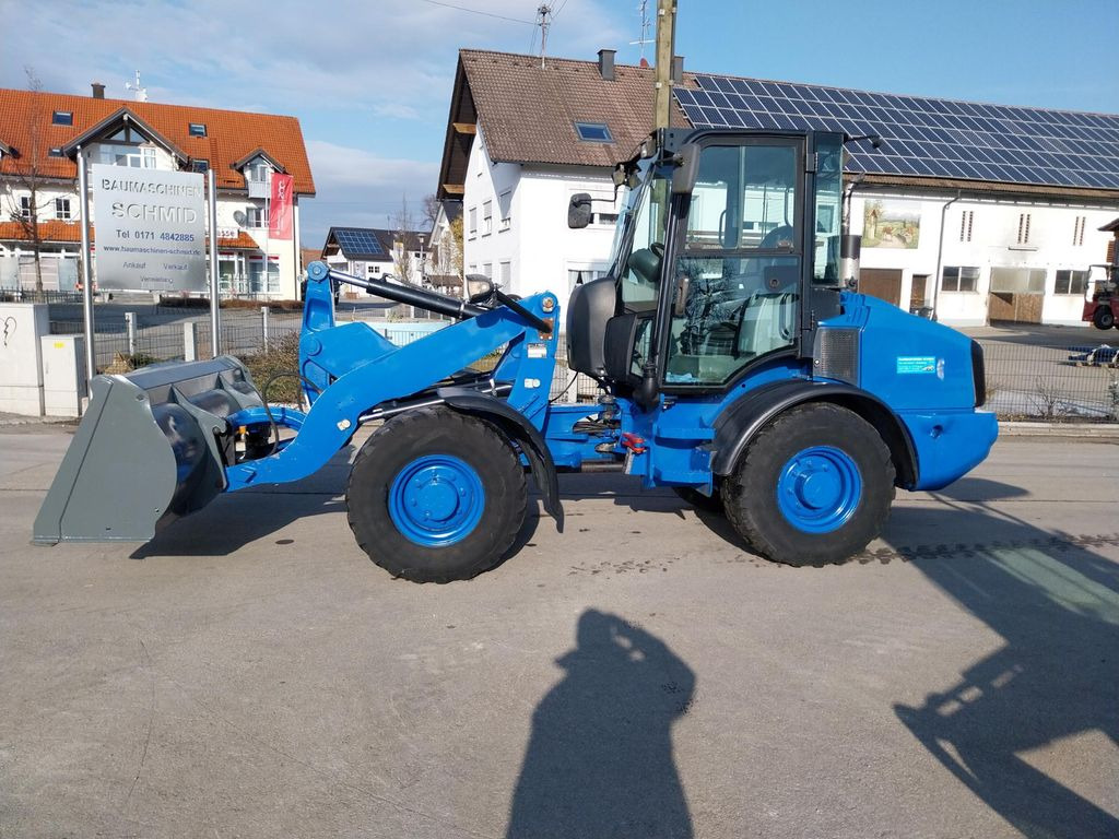 Wheel loader CAT 907H