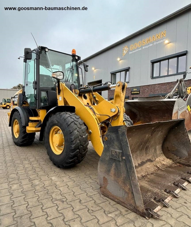 Wheel loader CAT 907 M