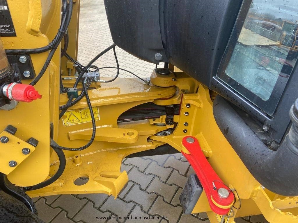 Wheel loader CAT 907 M