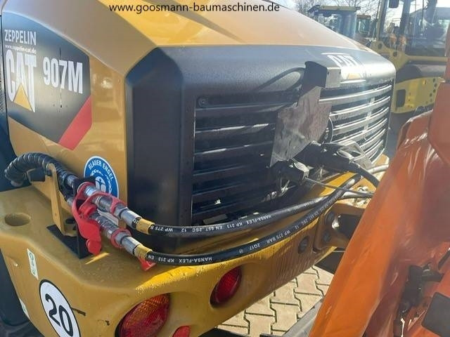 Wheel loader CAT 907 M