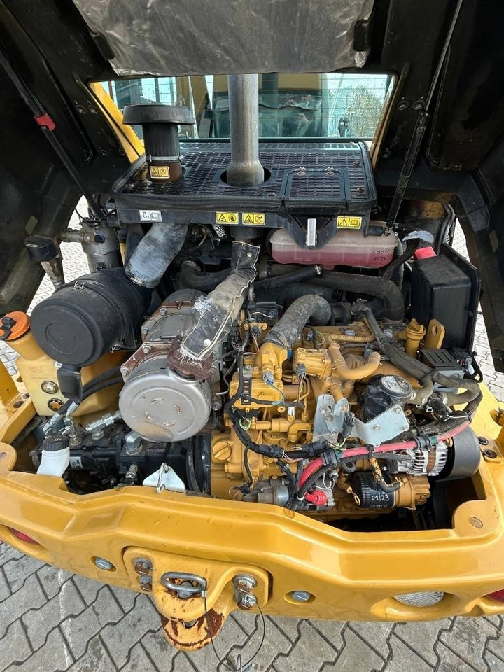 Wheel loader CAT 907 M