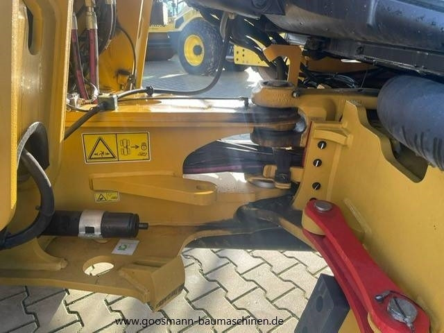 Wheel loader CAT 907 M