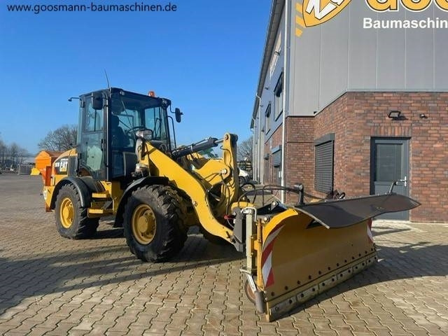 Wheel loader CAT 907 M