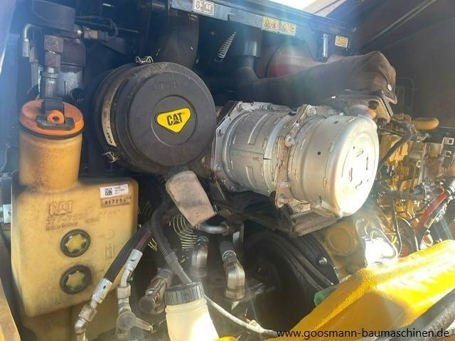 Wheel loader CAT 907 M
