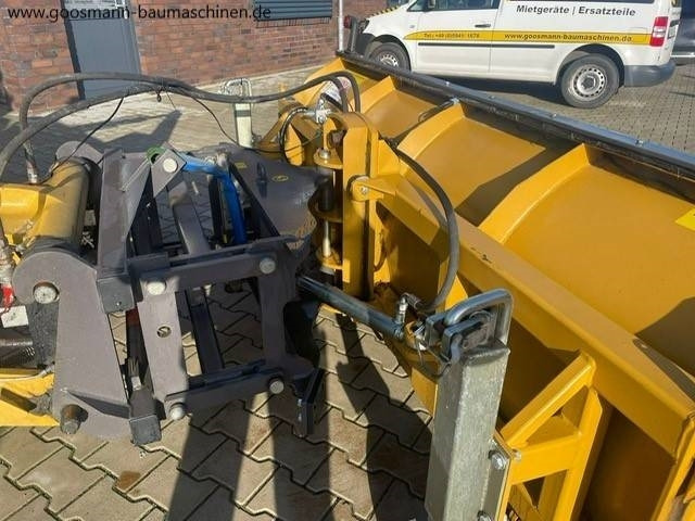 Wheel loader CAT 907 M