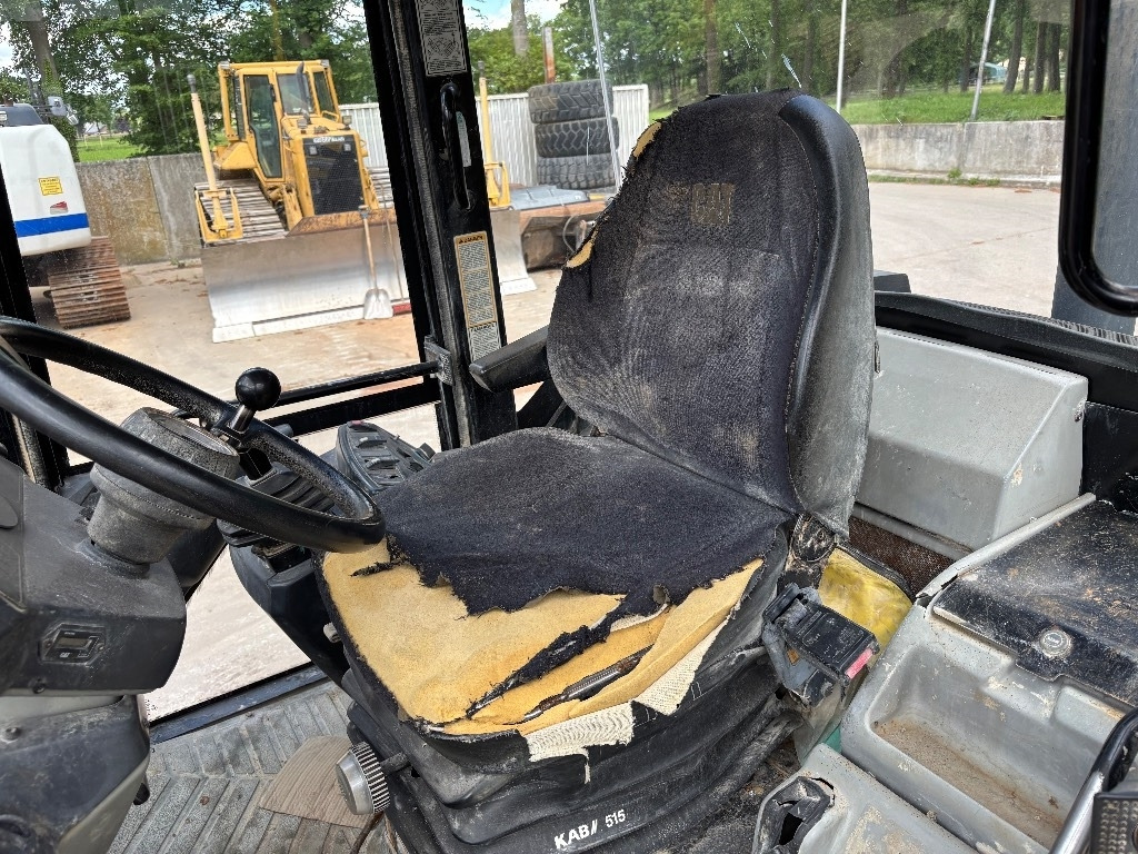 Wheel loader CAT 908