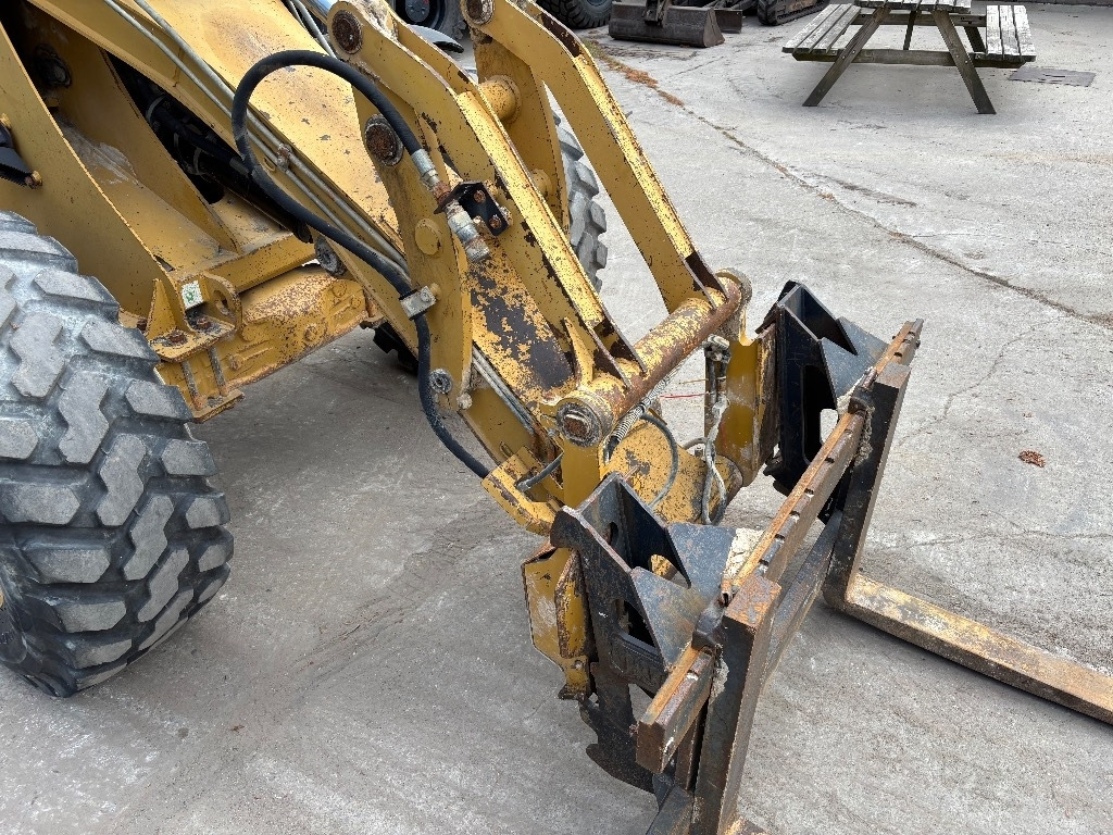 Wheel loader CAT 908